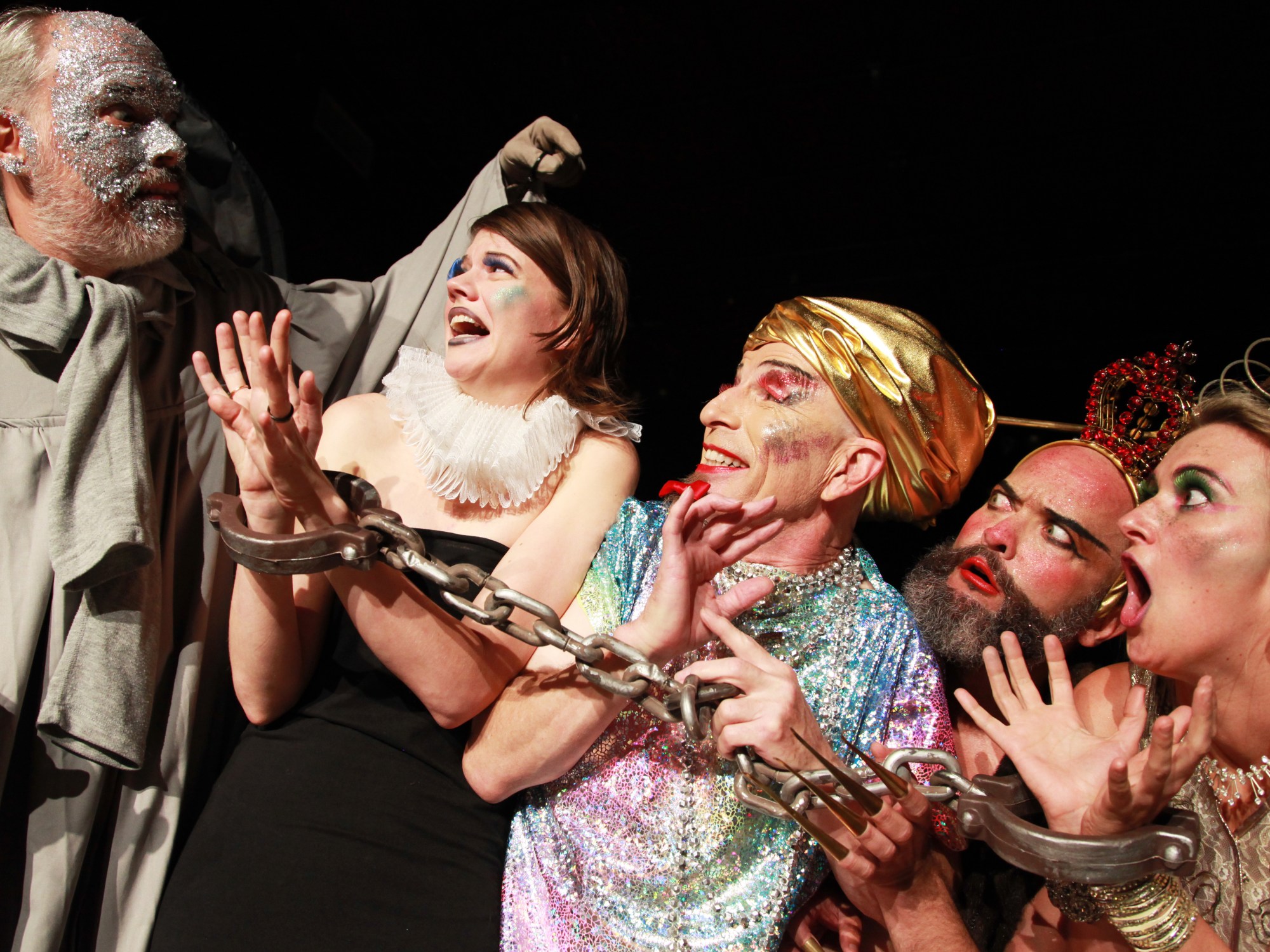 Conquest of the Universe or When Queens Collide