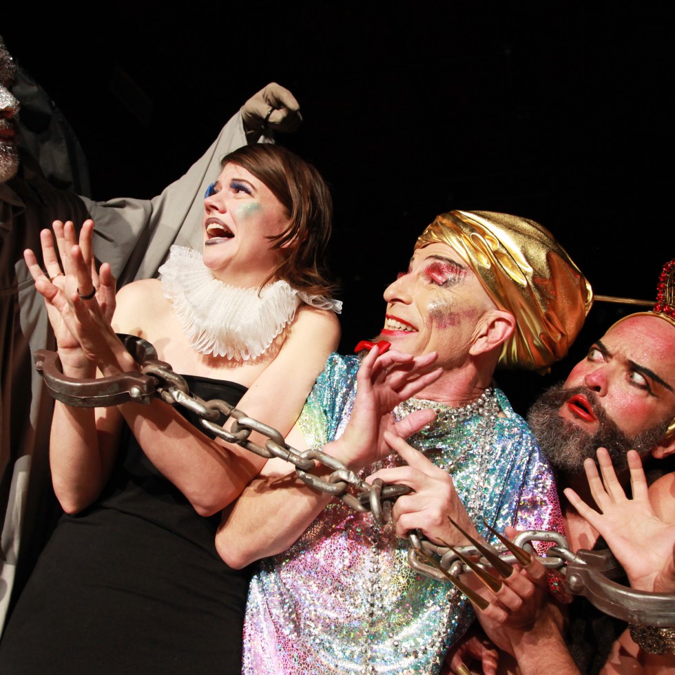 Conquest of the Universe or When Queens Collide